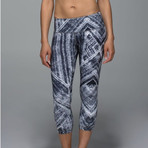 Lululemon Wunder Under Crop II *Full-On Luon Heat Wave White Black 4 - Picture 1 of 16